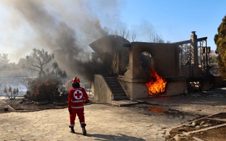 μεγάλη-φωτιά-στην-παλαιά-φώκαια-λεπ-563683603