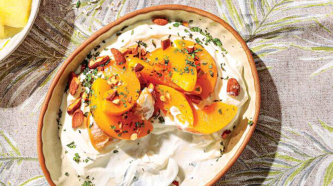 φρουτοσαλάτα-με-ροδάκινα-νεκταρίνια-563672842