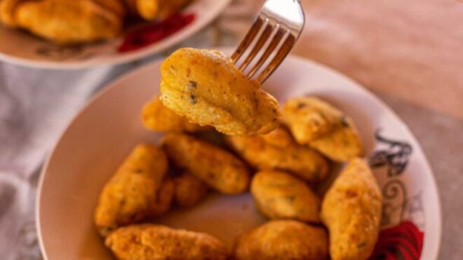 πατατοκεφτέδες-με-πικάντικο-τυρί-563656177