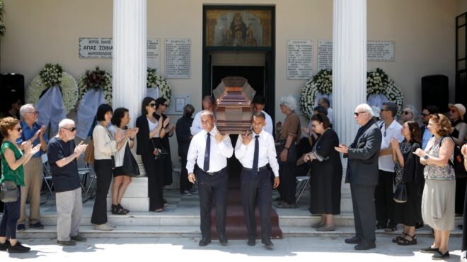 κηδεία-βασίλη-παπαβασιλείου-συγκίνη-563658079