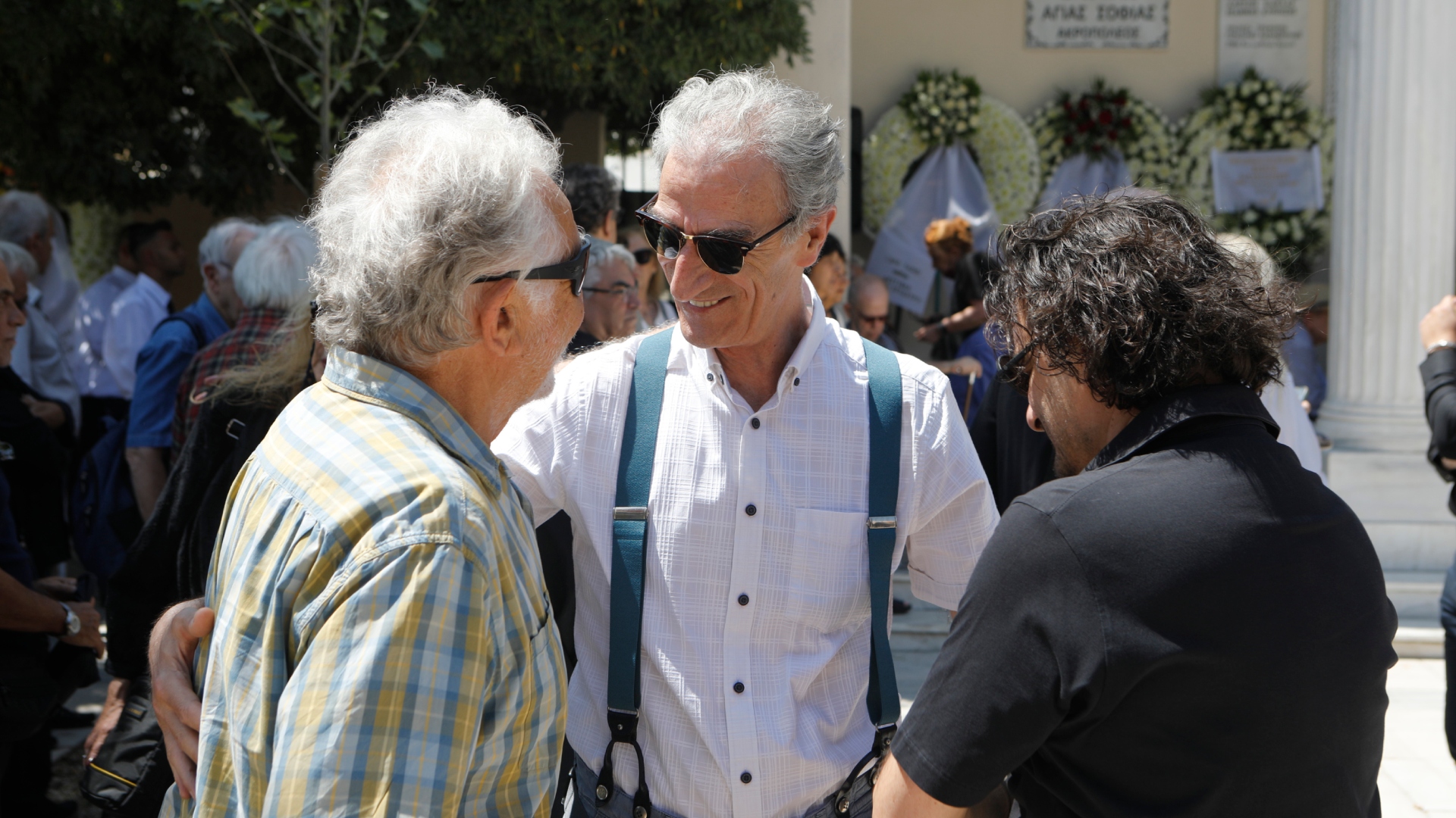 Κηδεία Βασίλη Παπαβασιλείου: Συγκίνηση και πλήθος κόσμου στο τελευταίο αντίο-4