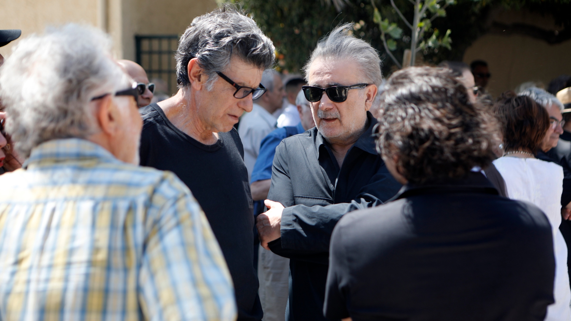 Κηδεία Βασίλη Παπαβασιλείου: Συγκίνηση και πλήθος κόσμου στο τελευταίο αντίο-5