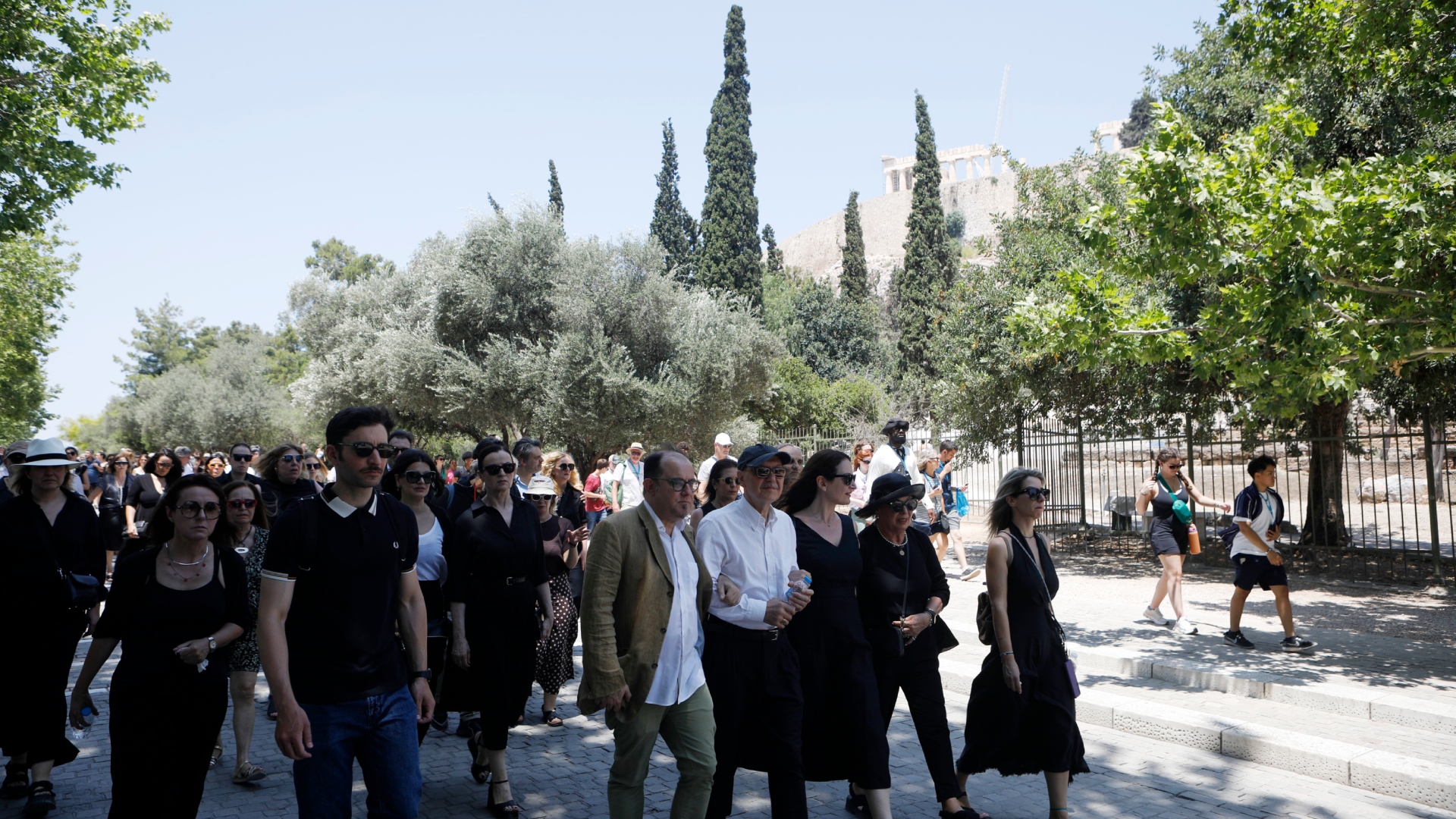 Κηδεία Βασίλη Παπαβασιλείου: Συγκίνηση και πλήθος κόσμου στο τελευταίο αντίο-9