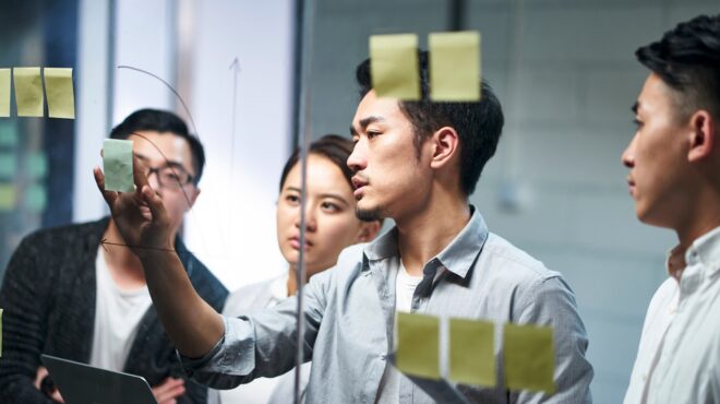 πηγαίνουν-στο-γραφείο-παριστάνουν-ότ-563645425