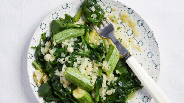 κολοκούδι-χόρτα-και-κολοκυθάκια-βρασ-563664493