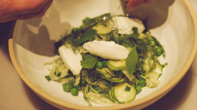 σαλάτα-λεμονάτη-με-ωμά-κολοκυθάκια-αρ-563689357