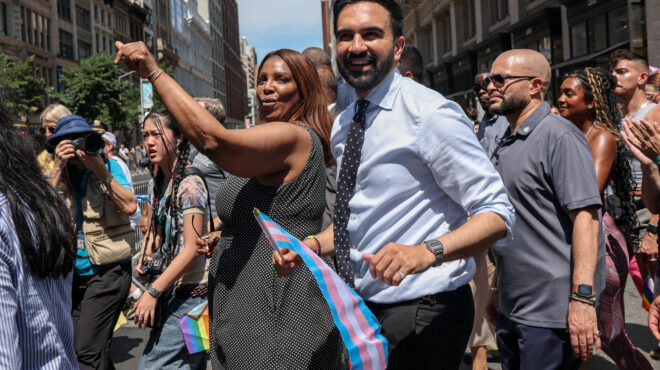 ηπα-ο-τραμπ-απειλεί-να-κόψει-τα-κονδύλι-563689405