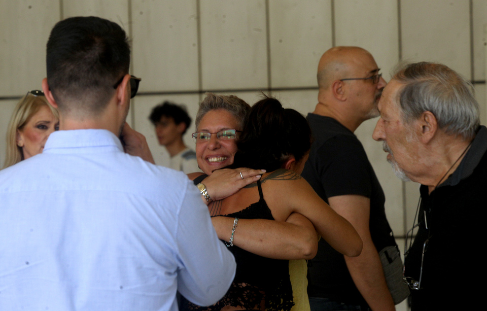 Μάτι: Δάκρυα, αποδοκιμασίες και χειροκροτήματα στο άκουσμα της απόφασης-2