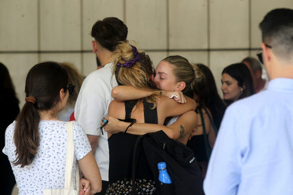 Μάτι: Δάκρυα, αποδοκιμασίες και χειροκροτήματα στο άκουσμα της απόφασης-3