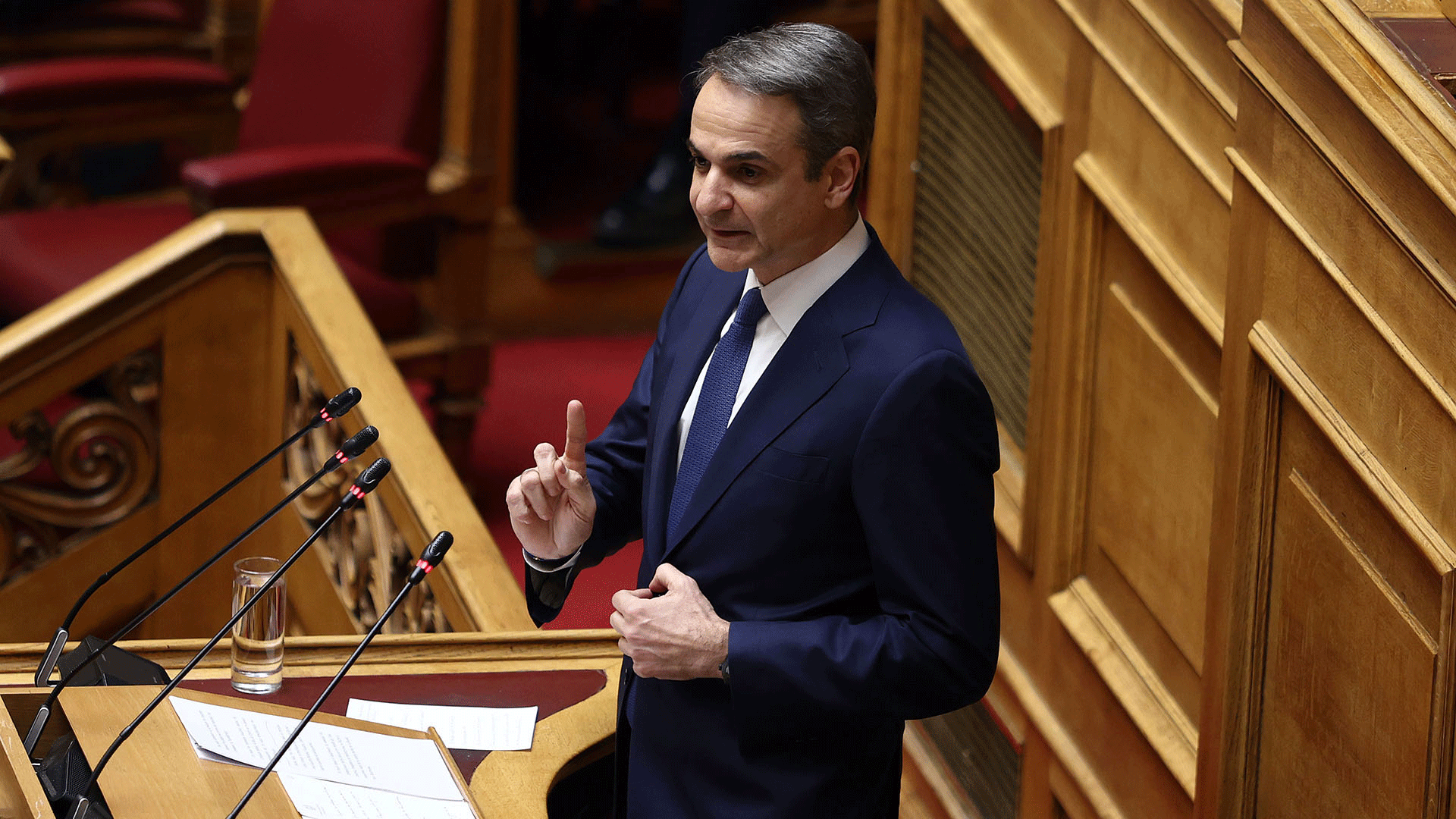 η-δεθ-στα-στενά-του-ορμούζ-563675434