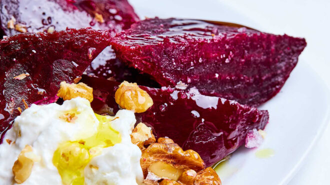 οι-σαλάτες-του-ενός-λαχανικού-παντζάρ-563689351