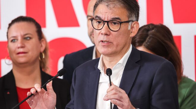 γαλλία-επανεξελέγη-με-οριακή-διαφορά-563651482