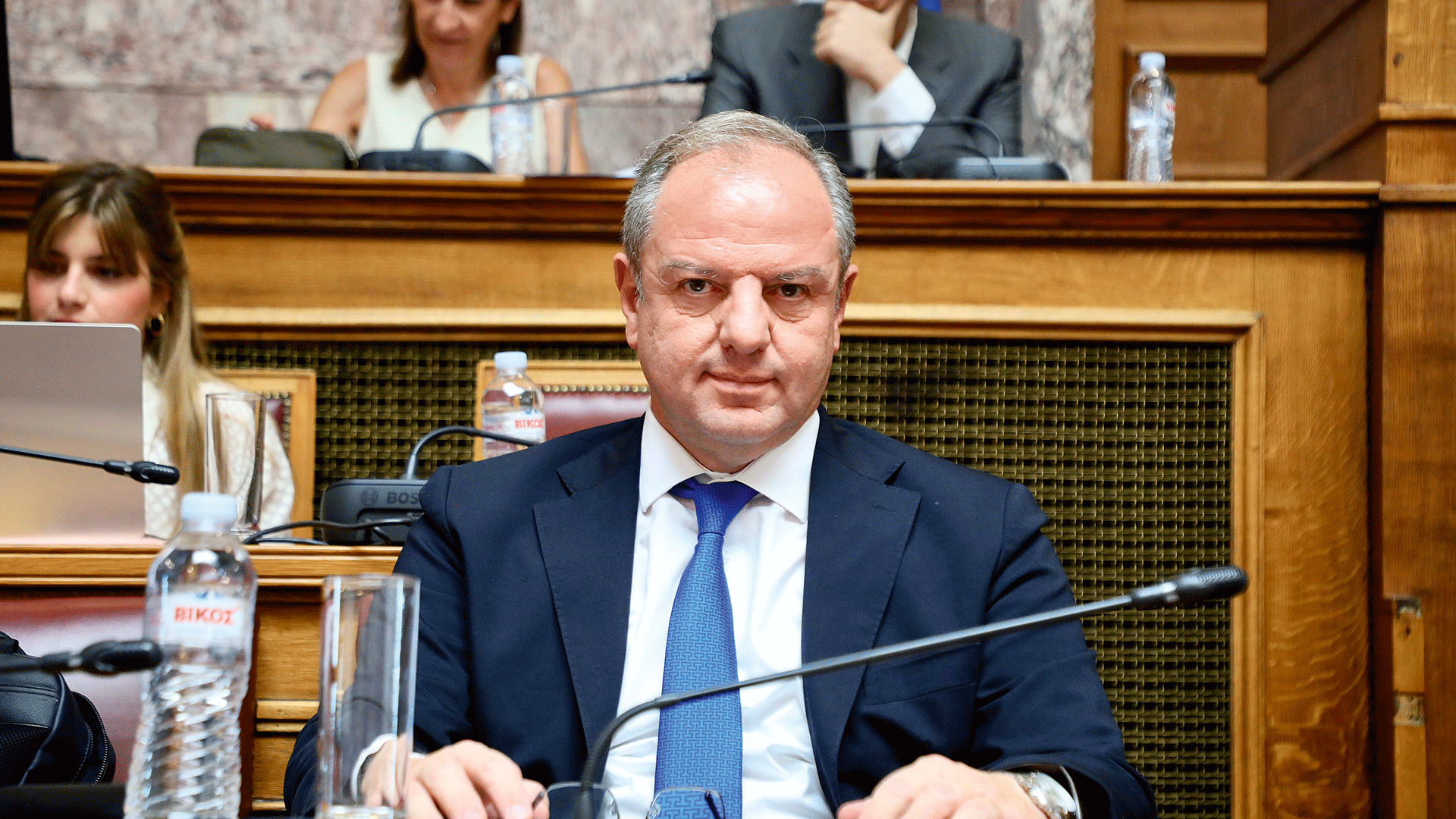 Ρωγμές στο «μαντρί» μετά τη σφαγή-2