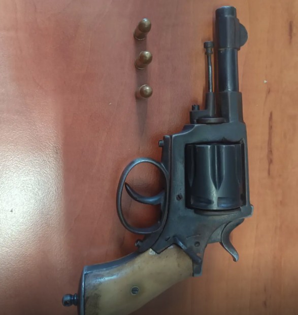 Αγία Βαρβάρα: Χειροπέδες σε 45χρονο δραπέτη φυλακών – Συνελήφθη και η γυναίκα που τον υπέθαλπε-1