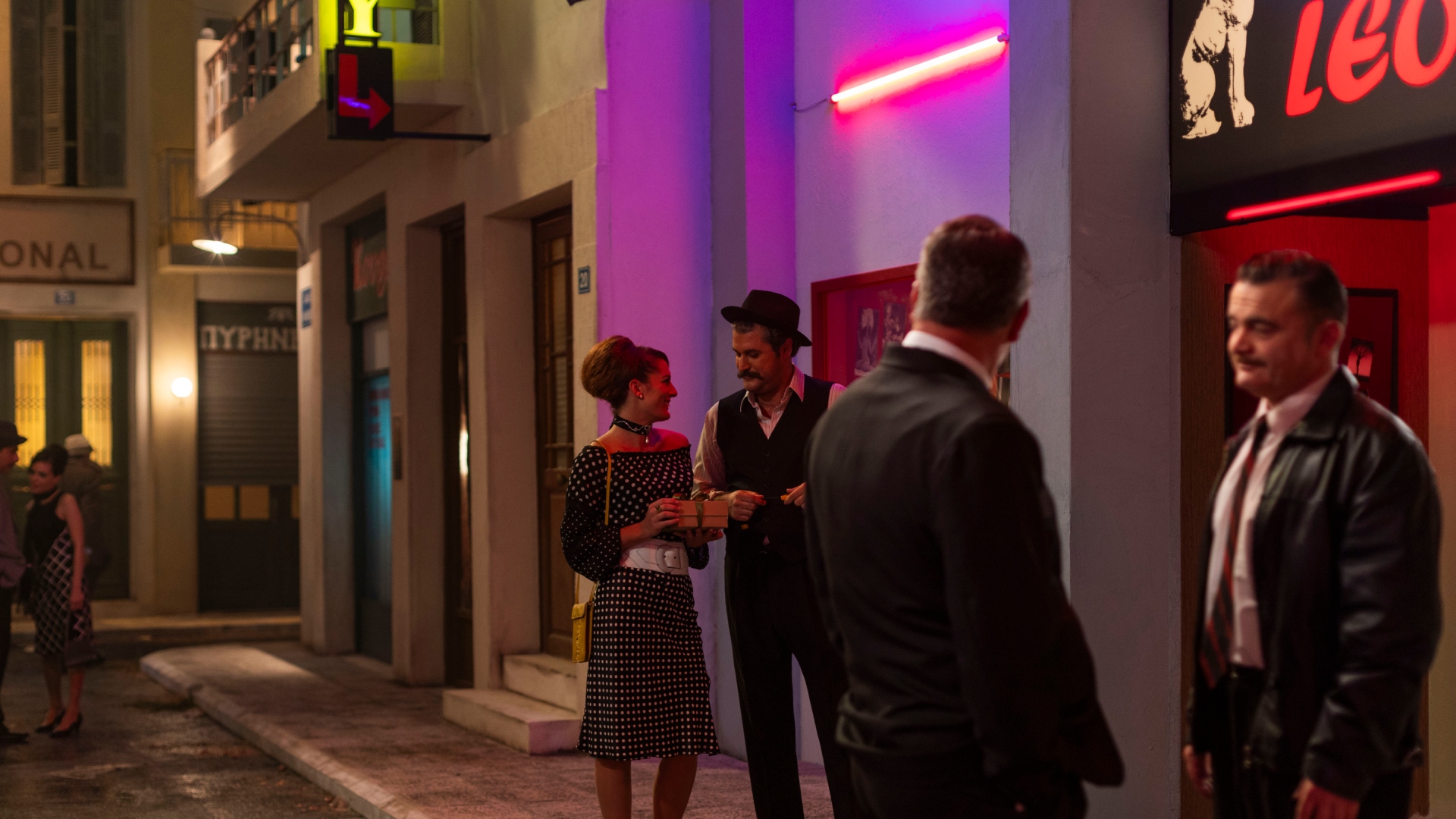 «Porto Leone – Στη γειτονιά με τα κόκκινα φανάρια»: Δύο κόσμοι σε σύγκρουση-1