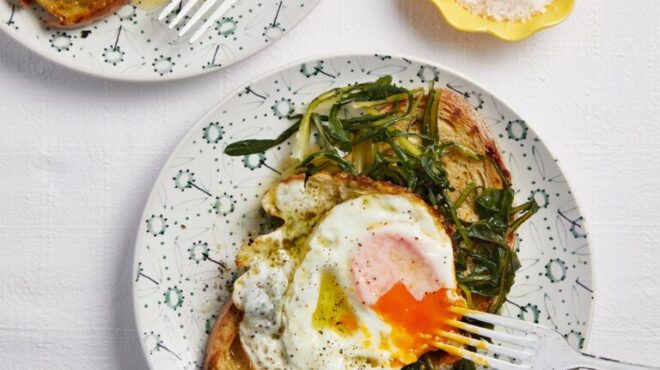 σταμναγκάθι-με-αυγά-μάτια-από-τη-μύκον-563668252