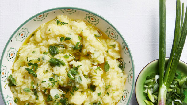 ριγανοπουρές-μια-πατατοσαλάτα-λαδέν-563659639