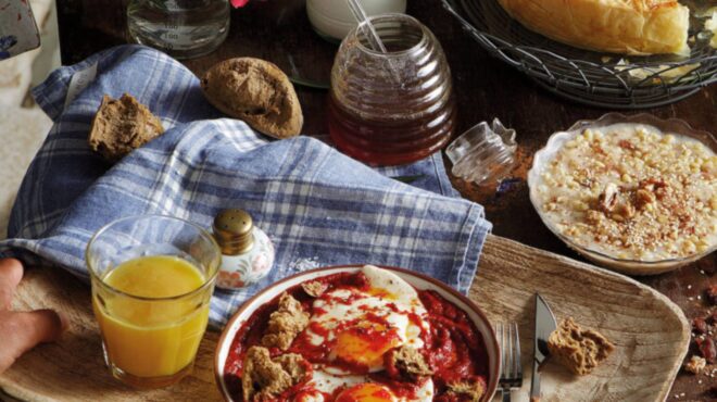 σαντορινιά-αυγά-μάτια-με-πελτέ-563655763