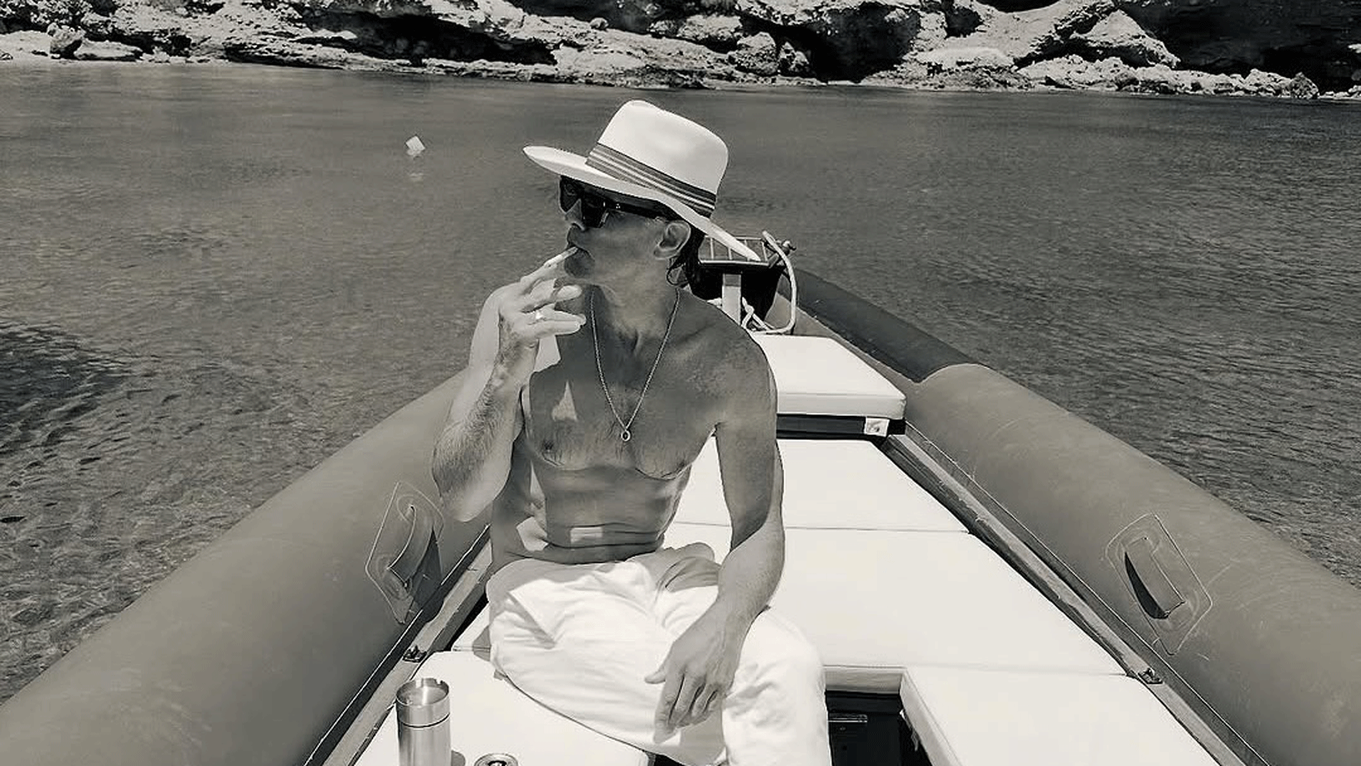 στην-ελλάδα-για-διακοπές-ο-γουόλτον-γκ-563677423