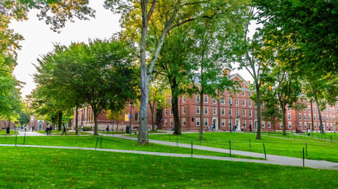 ο-τραμπ-εξετάζει-μπλόκο-στη-χρηματοδό-563690095