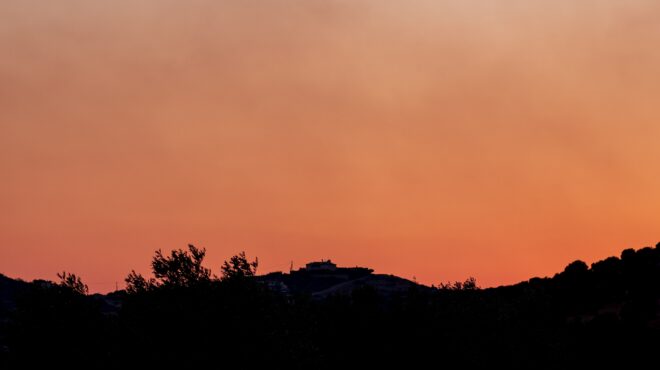 το-τρίπτυχο-που-απορρυθμίζει-το-ελλην-563673187