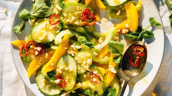 tαϊλανδέζικη-αγγουροσαλάτα-με-μάνγκο-563655379