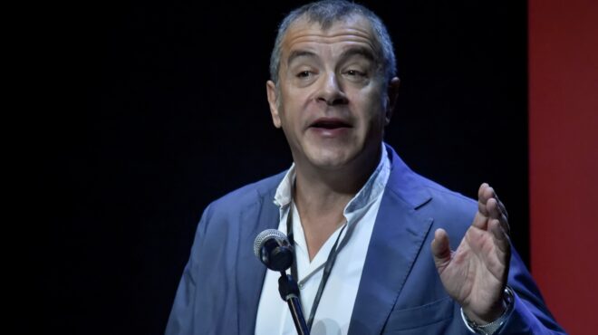 στ-θεοδωράκης-στο-συμβούλιο-πολιτικώ-563690569