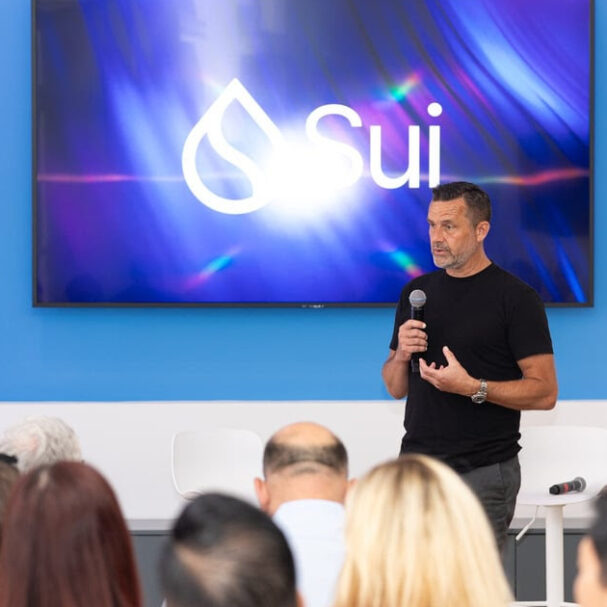 κρίστιαν-τόμσον-γιατί-η-sui-ποντάρει-στη-563677225