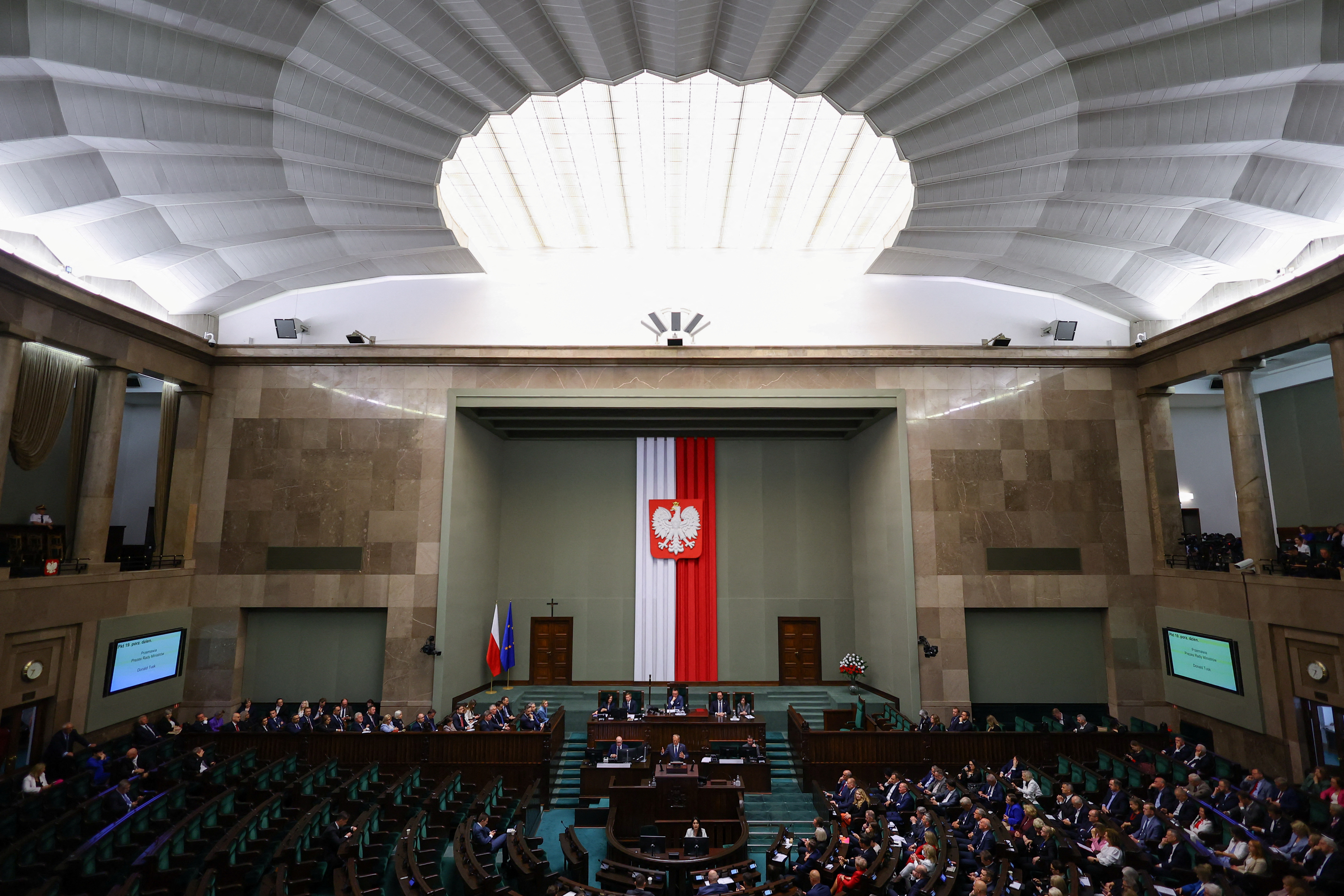 Ντόναλντ Τουσκ – Ψήφος εμπιστοσύνης: Κοντά σε «πύρρειο νίκη» o Πολωνός πρωθυπουργός-2