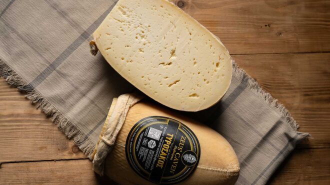 σε-ένα-μικρό-τυροκομείο-έξω-από-το-ηράκ-563663365