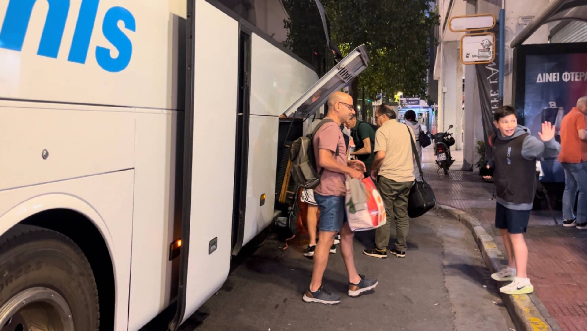 «Ηταν κόλαση, νόμιζα ότι δεν θα φύγουμε» – Επαναπατρίστηκαν 105 Ελληνες από το Ισραήλ-2