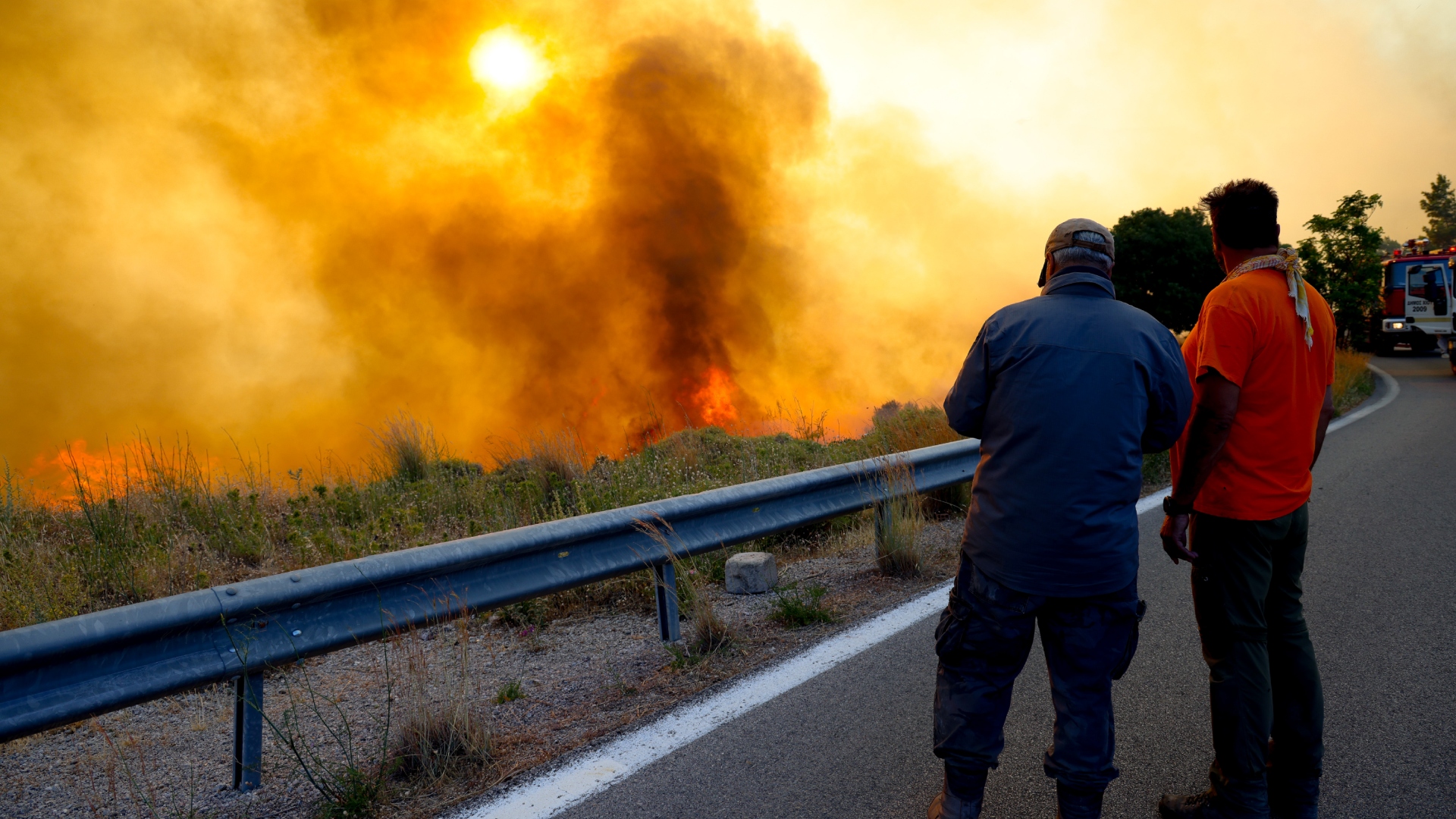 Μάχη με τις φλόγες στη Χίο: Ενισχύονται οι δυνάμεις – Υποψίες για εμπρησμό-1