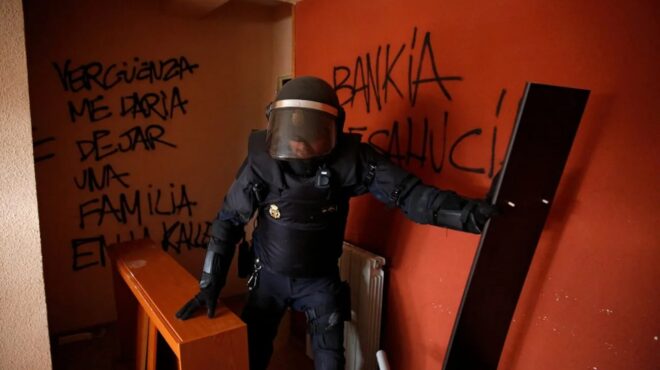 ισπανία-βίαια-επεισόδια-μεταξύ-ακροδ-563713381