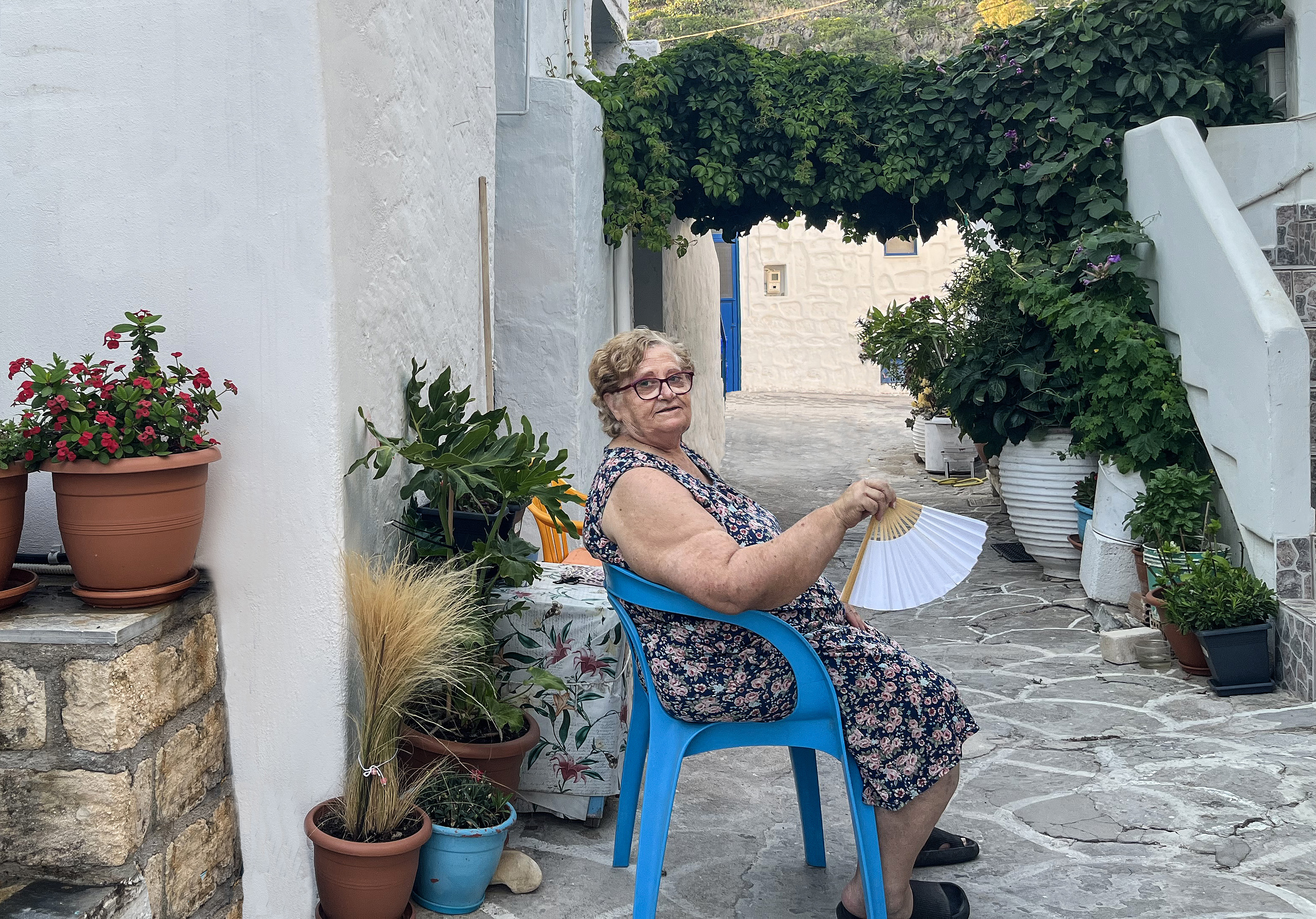 Ωδή στη λευκή πλαστική καρέκλα-5