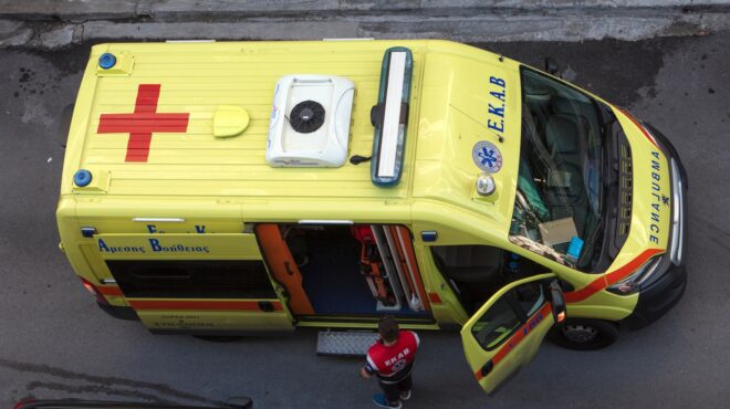 αγρίνιο-πατέρας-παρέσυρε-με-το-όχημά-τ-563710681