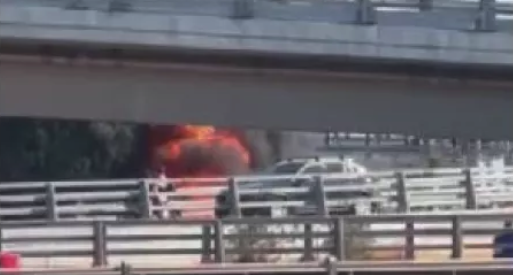 φωτιά-σε-αυτοκίνητο-στο-σεφ-πρόλαβε-ν-563714455