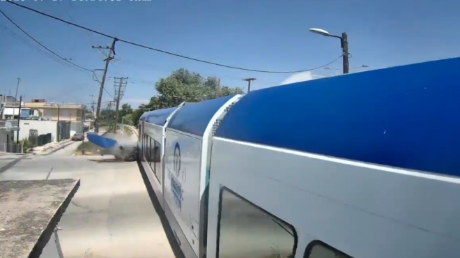 πάτρα-η-στιγμή-της-σύγκρουσης-συρμού-τ-563720035