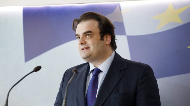 πιερρακάκης-μηδενίζονται-οι-χρεώσει-563726128