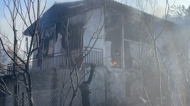 δήμαρχος-σπάτων-εχουν-καεί-σπίτια-κα-563696542