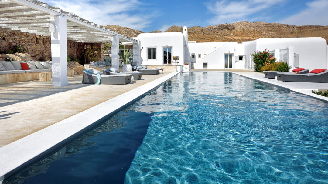 ράλι-τιμών-για-τις-βίλες-στις-κυκλάδες-563700541