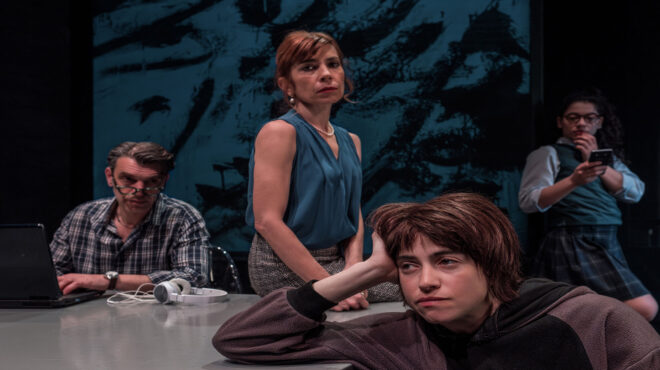 θέατρο-επί-κολωνώ-linda-της-penelope-skinner-από-την-ομ-563715508