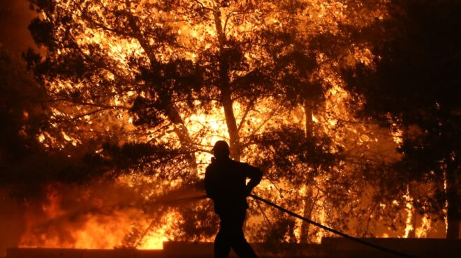 ωρωπός-συνεχίζεται-η-μάχη-με-τις-φλόγε-563706853