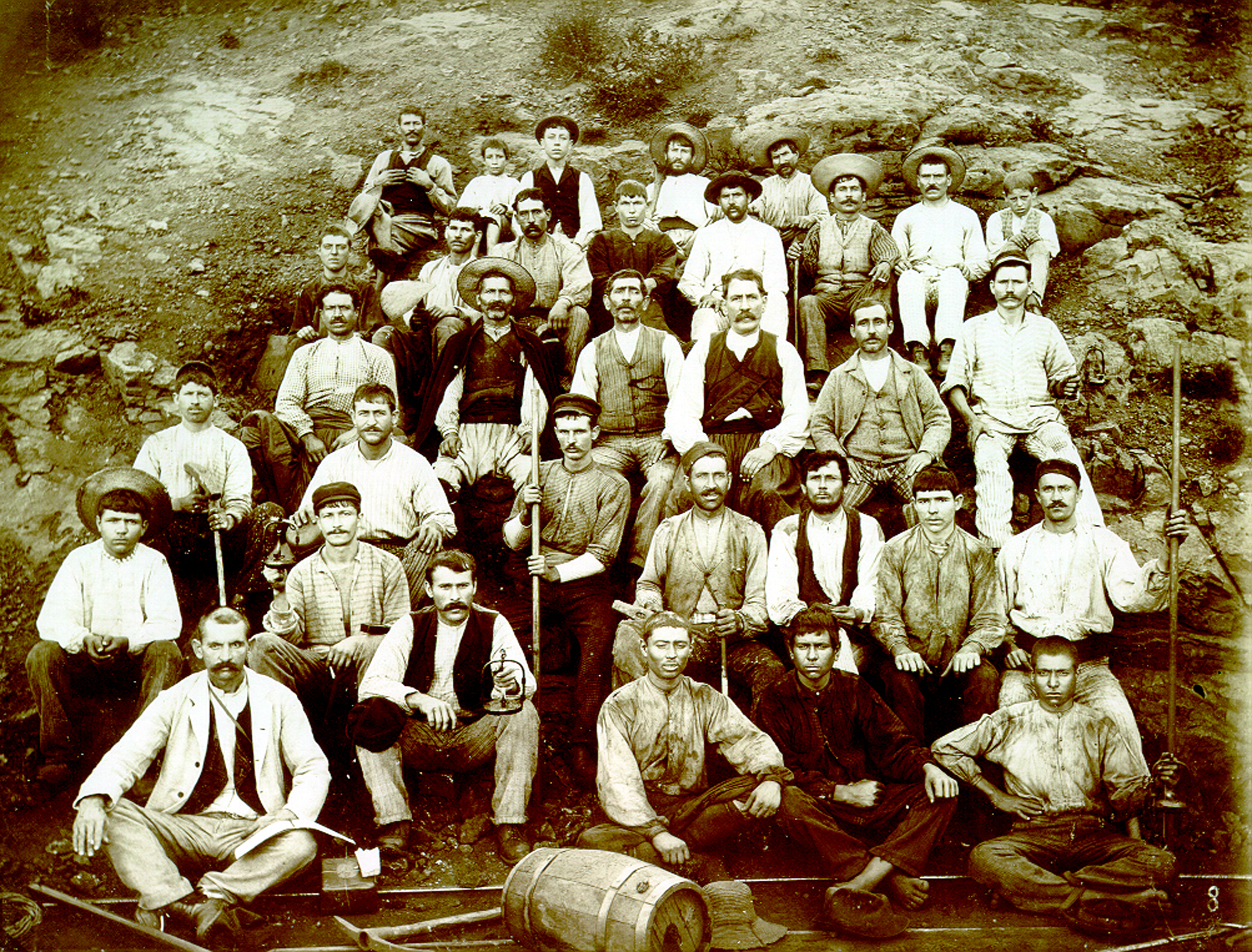 «Είχαμε συνηθίσει τον θάνατο»: Μνήμες των τελευταίων εν ζωή μεταλλεργατών της Σερίφου-12