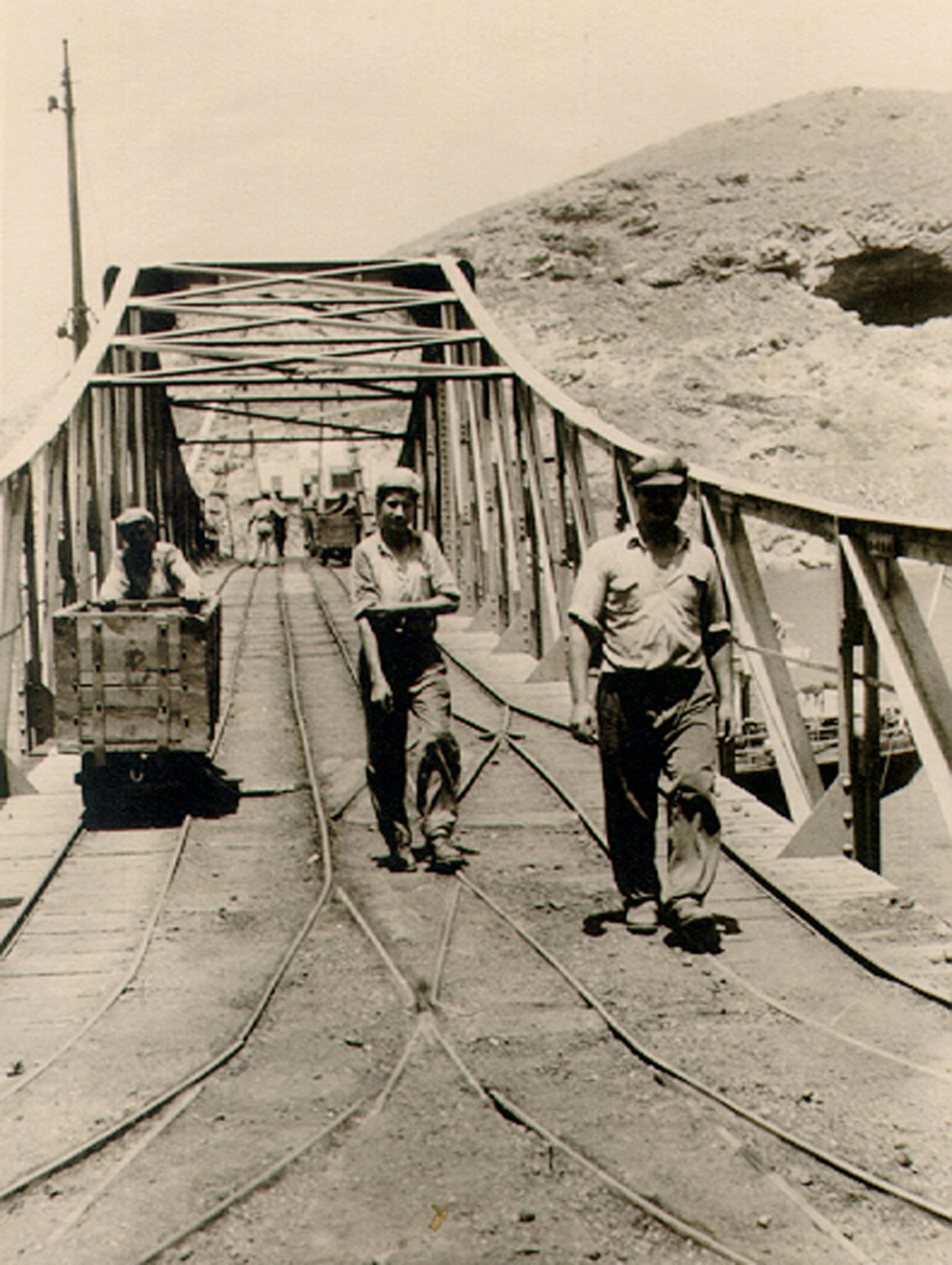 «Είχαμε συνηθίσει τον θάνατο»: Μνήμες των τελευταίων εν ζωή μεταλλεργατών της Σερίφου-1