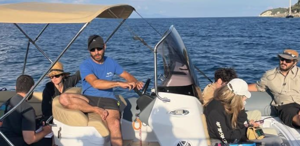 Βόλτα με τον Μόργκαν Φρίμαν στους Παξούς – «Ερχεται κάθε χρόνο, λατρεύει τις Μπλε Σπηλιές»-3