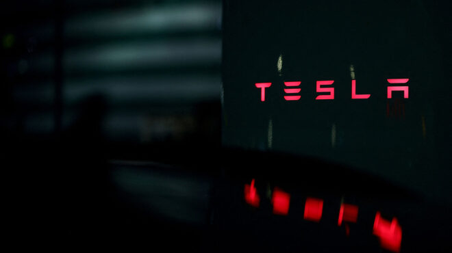 βουτιά-στις-μετοχές-της-tesla-μετά-την-αν-563702299