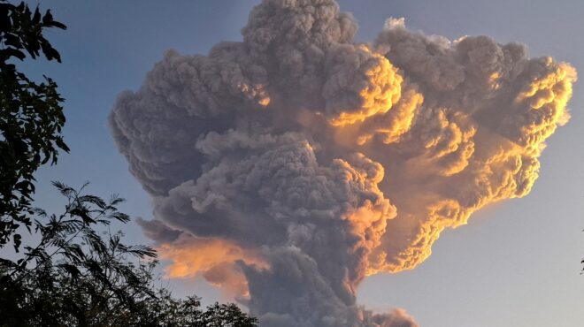 ινδονησία-εξερράγη-ξανά-το-lewotobi-laki-laki-εκτινά-563701690