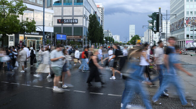 ε-ε-πληθυσμός-ρεκόρ-450-εκατ-λόγω-της-μετα-563710279
