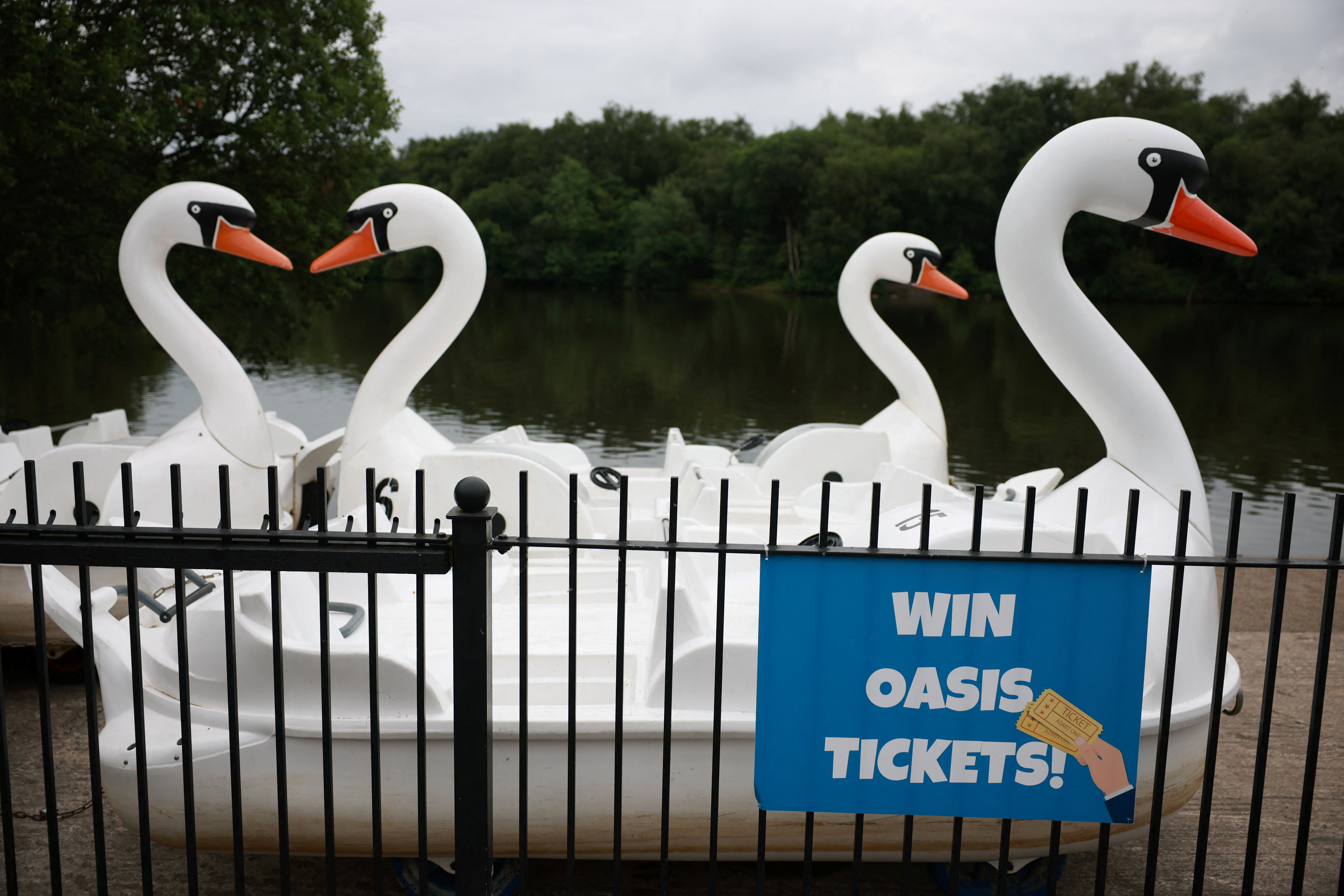 Oasis: Ξανά μαζί στη σκηνή μετά από 16 χρόνια – Στο Κάρντιφ η πρώτη συναυλία της περιοδείας τους-1