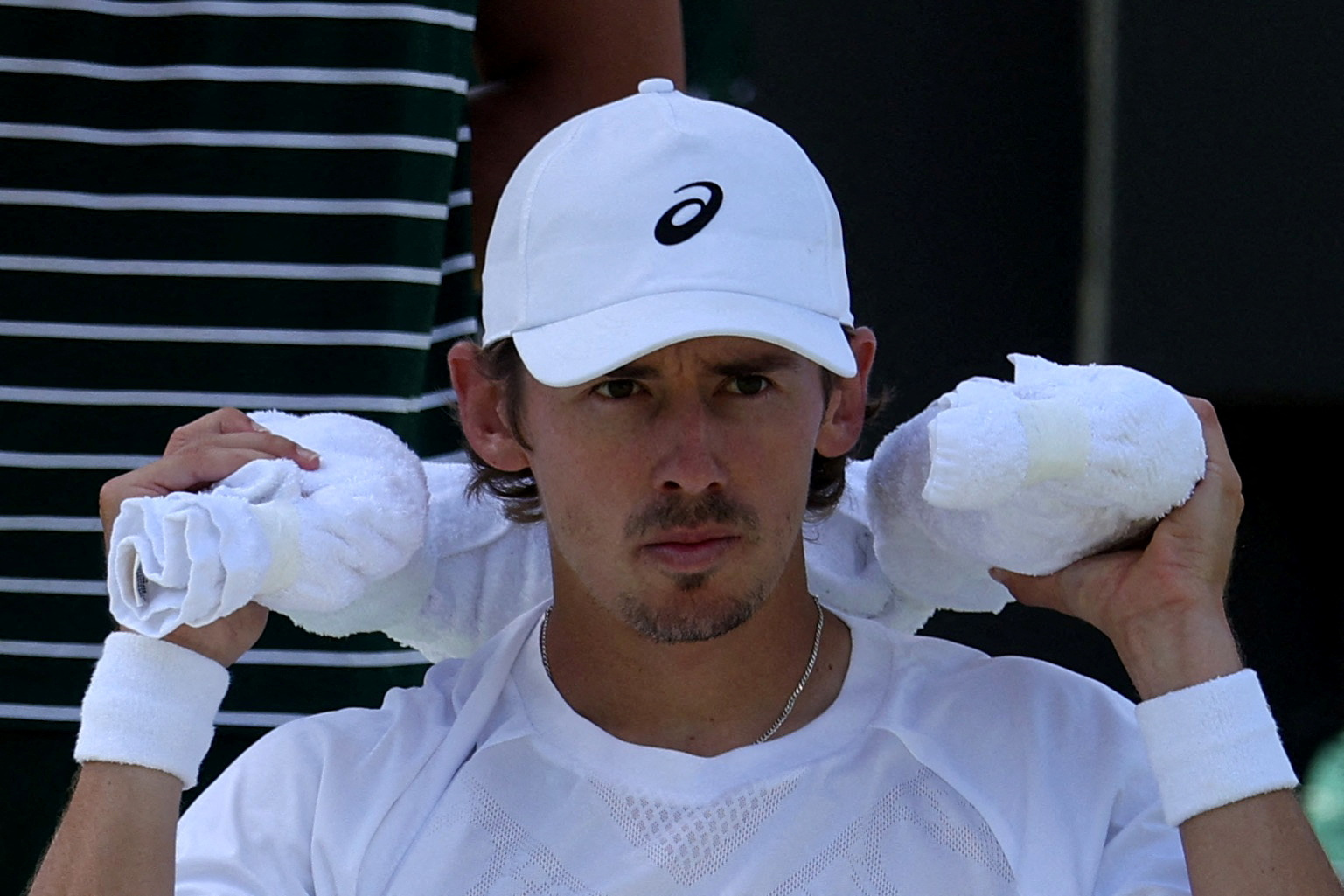 Βρετανία: Ρίχνουν αλάτι στην άσφαλτο για να μη λιώσει-2